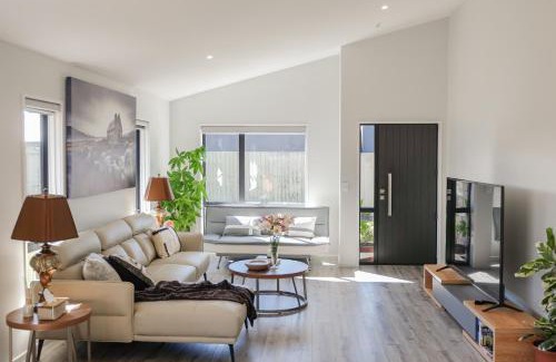 Prebbleton House | Quiet & Warm House Parking Sleeps 7, 19 mins from CHC airport