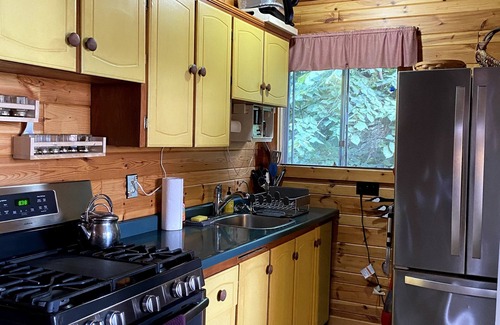 McKellar Cottage | Quiet Waterfront Cottage near Parry Sound