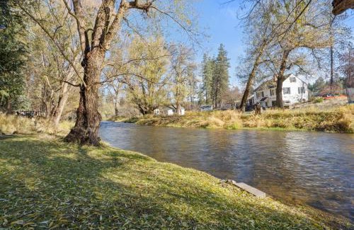 Colbert House | Quiet Waterfront Cottage on the Little Spokane River