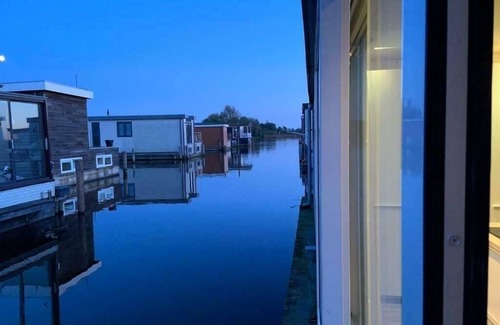 Municipality of Aalsmeer Boat Rental | Quiet Waterloft near Amsterdam and Schiphol WS17