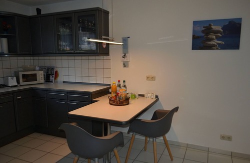 Weiterstadt Apartment | Quiet well-kept apartment, Frankfurt Airport 23 km, A5 easily accessible