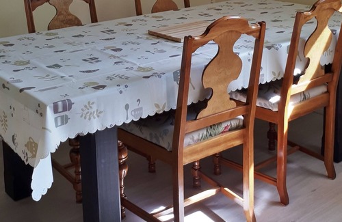 Mirabel House | Quiet well-lit accommodation welcoming