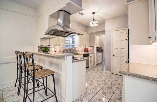 Memorial House | Quiet West Houston Home w/Patio, Walk to Shops!