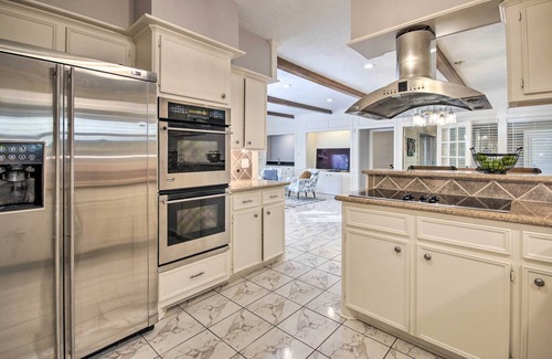 Memorial House | Quiet West Houston Home w/Patio, Walk to Shops!