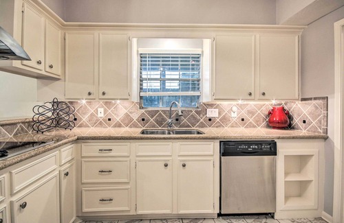 Memorial House | Quiet West Houston Home w/Patio, Walk to Shops!