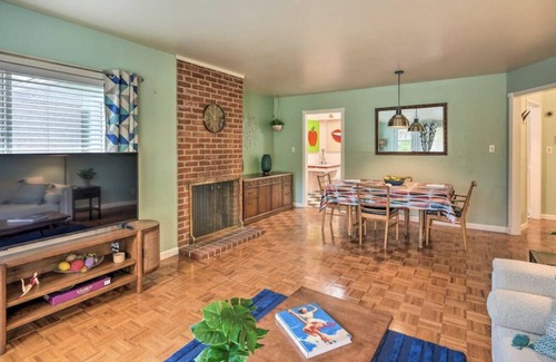 Arden-Arcade House | Quiet Whimsical Mid-Century House in Central Sacramento Close to Everything!