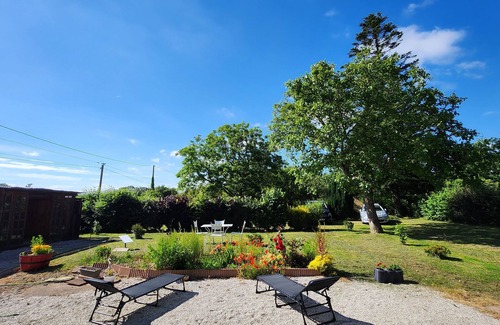 Le Dezert House | Quietly, ideally located in the center of Cotentin
