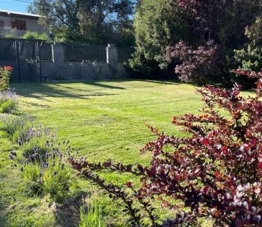 San Carlos de Bariloche House | QUIME CHE. Casa con jardín, parrilla y cochera.