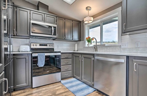 Quincy House | Quincy Home on Lavender Farm w/River Views!