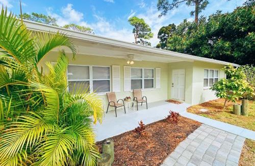 Hawks Park House | Quinn`s Riverside Retreat