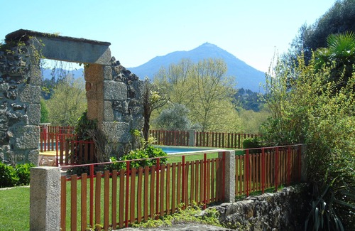 Molares Villa | QUINTA DA CHOUZA AGROTURISM ENOTURISM 3 BEDROOMS SwimmingPrivate beach-FreeWi-Fi