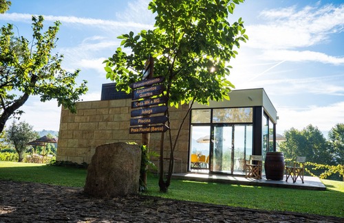 Molares Villa | QUINTA DA CHOUZA AGROTURISM ENOTURISM 3 BEDROOMS SwimmingPrivate beach-FreeWi-Fi