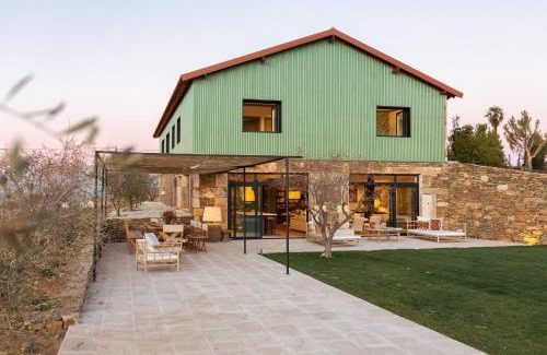 Queimada House | Quinta do Olival Loft Farmhouse in Douro Valley
