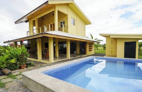 Aserradores House | Quintas Calalas-4BD/4BA Short Walk to Beach & Surf