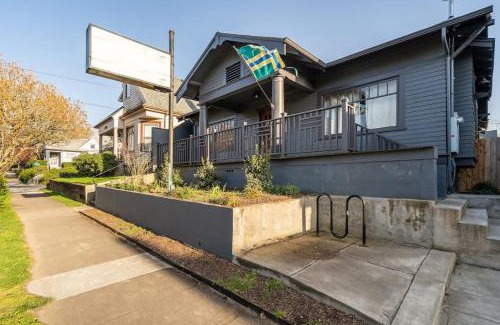 Kerns House | Quintessential 2BR Craftsman