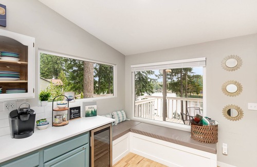 Belfair House | Quintessential cozy Lakehouse! Dogs-OK, Hot tub, Private Beach, Dock, Fireplace