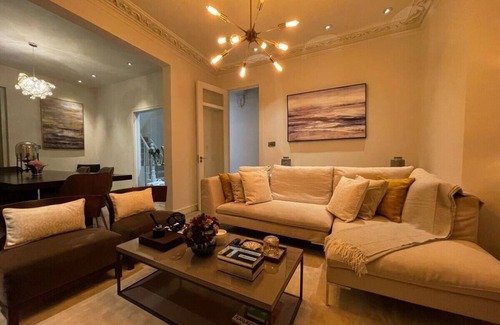 Southwark House | Quintessential Town House Close to Central London