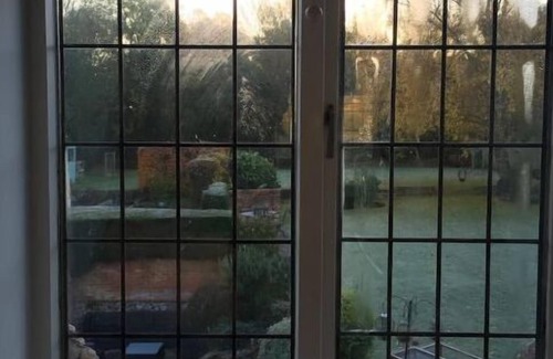 Maidenhead House | Quintessential Historic English Country house set in acre with heated pool