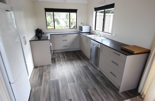 Omaha House | Quintessential Kiwi bach in the heart of Omaha