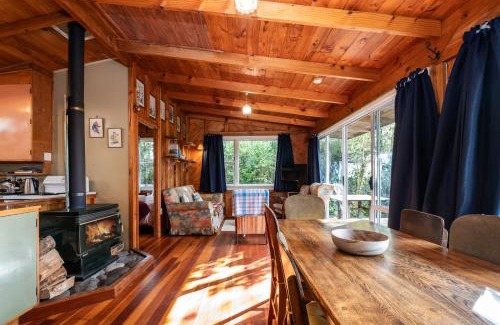Kuratau House | Quintessential kiwi kuratau bach