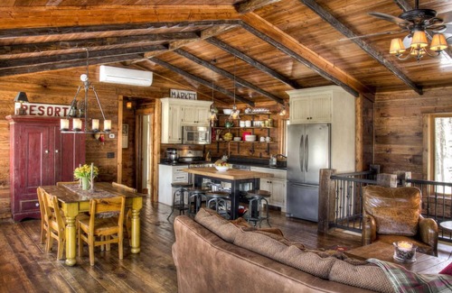 Crosslake Cabin | Quintessential Lake Cabin-Amazing Lakeside Screen Porch & Pontoon Boat included!