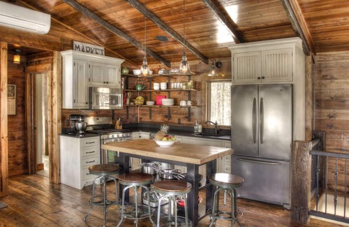 Crosslake Cabin | Quintessential Lake Cabin-Amazing Lakeside Screen Porch & Pontoon Boat included!