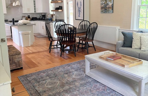 Freeport Condo | Quintessential Maine- n3 Bedrooms, all En Suite- Yellow Door Guesthouse