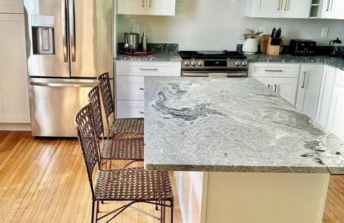 Freeport Condo | Quintessential Maine- n3 Bedrooms, all En Suite- Yellow Door Guesthouse