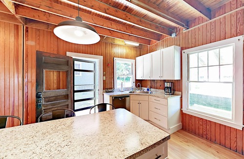 Friendship House | Quintessential Maine Green Gables Oceanfront Cottage w/Secluded Beach