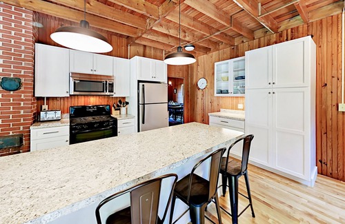 Friendship House | Quintessential Maine Green Gables Oceanfront Cottage w/Secluded Beach