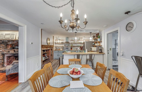 Putnam House | Quintessential New England Home w/Patio & Grill!