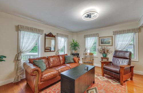 Putnam House | Quintessential New England Home with Patio and Grill!