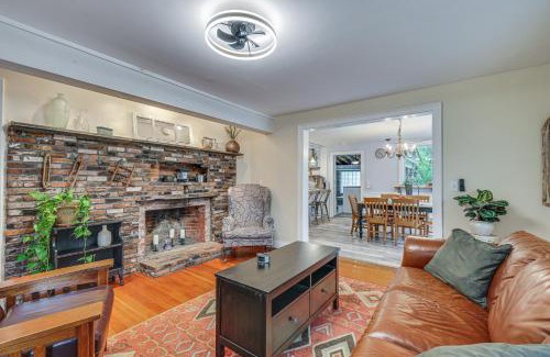 Putnam House | Quintessential New England Home with Patio and Grill!