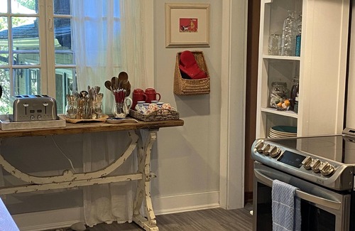 Bayfield Cottage | Quintessential summer home, water views, close to beach, walk to Main Street