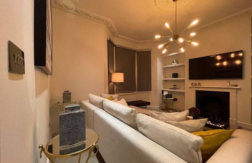 Southwark House | Quintessential Town House Close to Central London