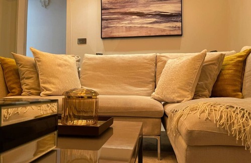 Southwark House | Quintessential Town House Close to Central London