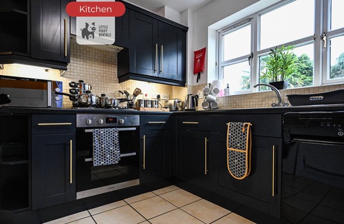 Gloucester Apartment | Quirky 4BR Home by the Army Base