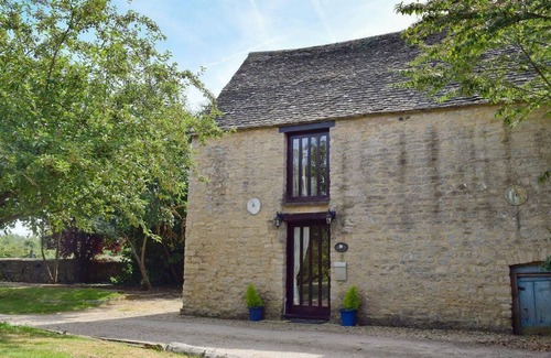 Kidlington Cottage | Quirky and cosy canal-side cottage in the Oxfordshire countryside.