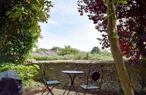 Kidlington Cottage | Quirky and cosy canal-side cottage in the Oxfordshire countryside.