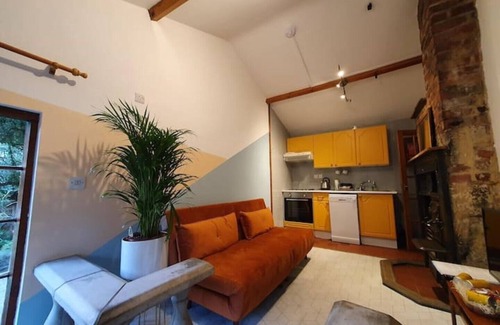 Robin Hood's Bay Apartment | Quirky and quaint beckside cottage situated in smugglers village (pet friendly).