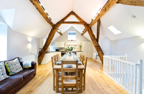Hurdlow House | Quirky barn conversion, sleeps 8 in 4 bedrooms, near to the High Peak Trail.
