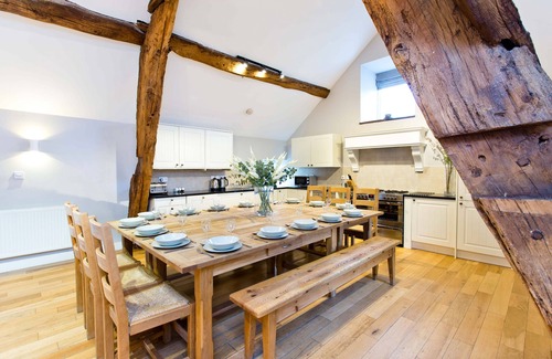 Hurdlow House | Quirky barn conversion, sleeps 8 in 4 bedrooms, near to the High Peak Trail.