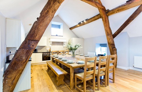 Hurdlow House | Quirky barn conversion, sleeps 8 in 4 bedrooms, near to the High Peak Trail.