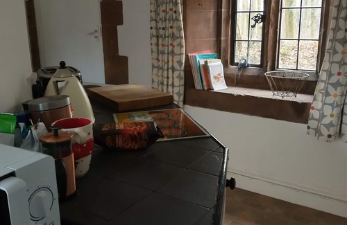 Ross-on-Wye Cottage | Quirky, cosy, romantic cottage with own garden in Wye Valley. Pet friendly!