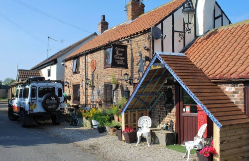Yarm Cottage | QUIRKY COTTAGE SLEEPING 8 YARM B&B S/C ADJOINING FOX COVERT PUB YARM