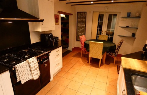 Idle Cottage | Quirky cottage with 3 bedrooms & a hot tub