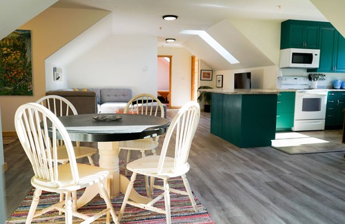 Regional District of Nanaimo Other | Quirky Farm Stay - 2 Bedrooms - Hot tub