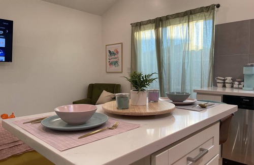 Burbank House | Quirky home minutes from Burbank Airport, Universal Studios, and Hollywood!