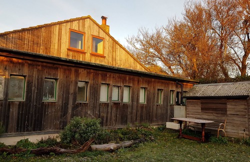 Ringstead House | Quirky house created around a Victorian railway carriage, close to a quiet beach