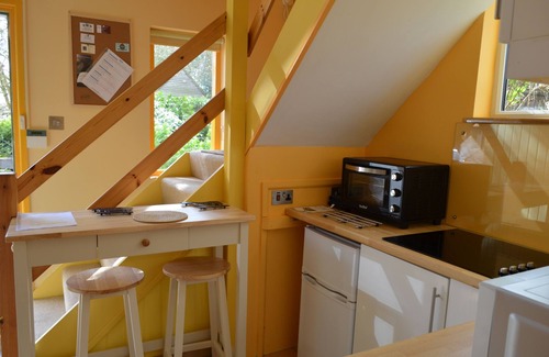 Freefolk Apartment | Quirky Loft Nr Andover/Winchester/Salisbury with Tennis Court & Spa Treatments